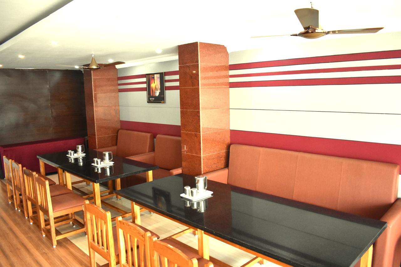 Hotel Apple Park Inn Tiruchirappalli Buitenkant foto