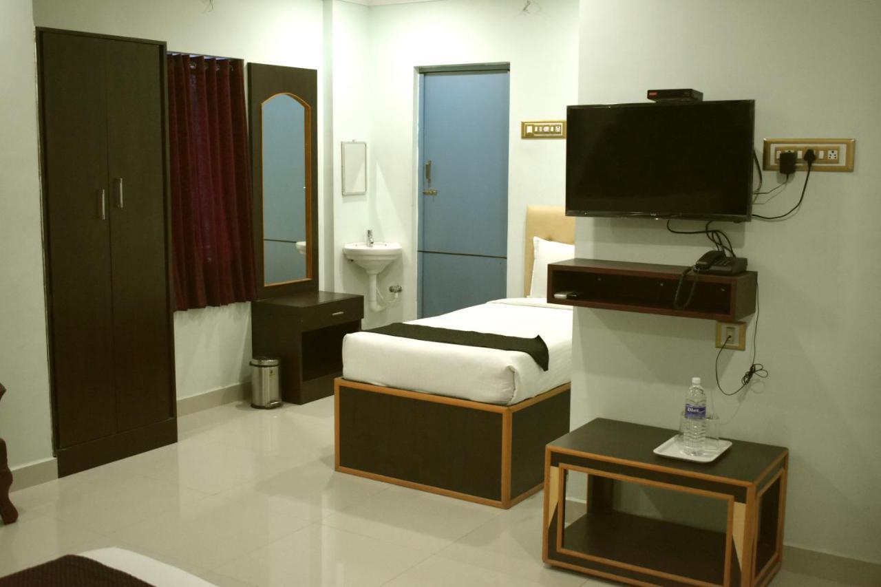Hotel Apple Park Inn Tiruchirappalli Buitenkant foto