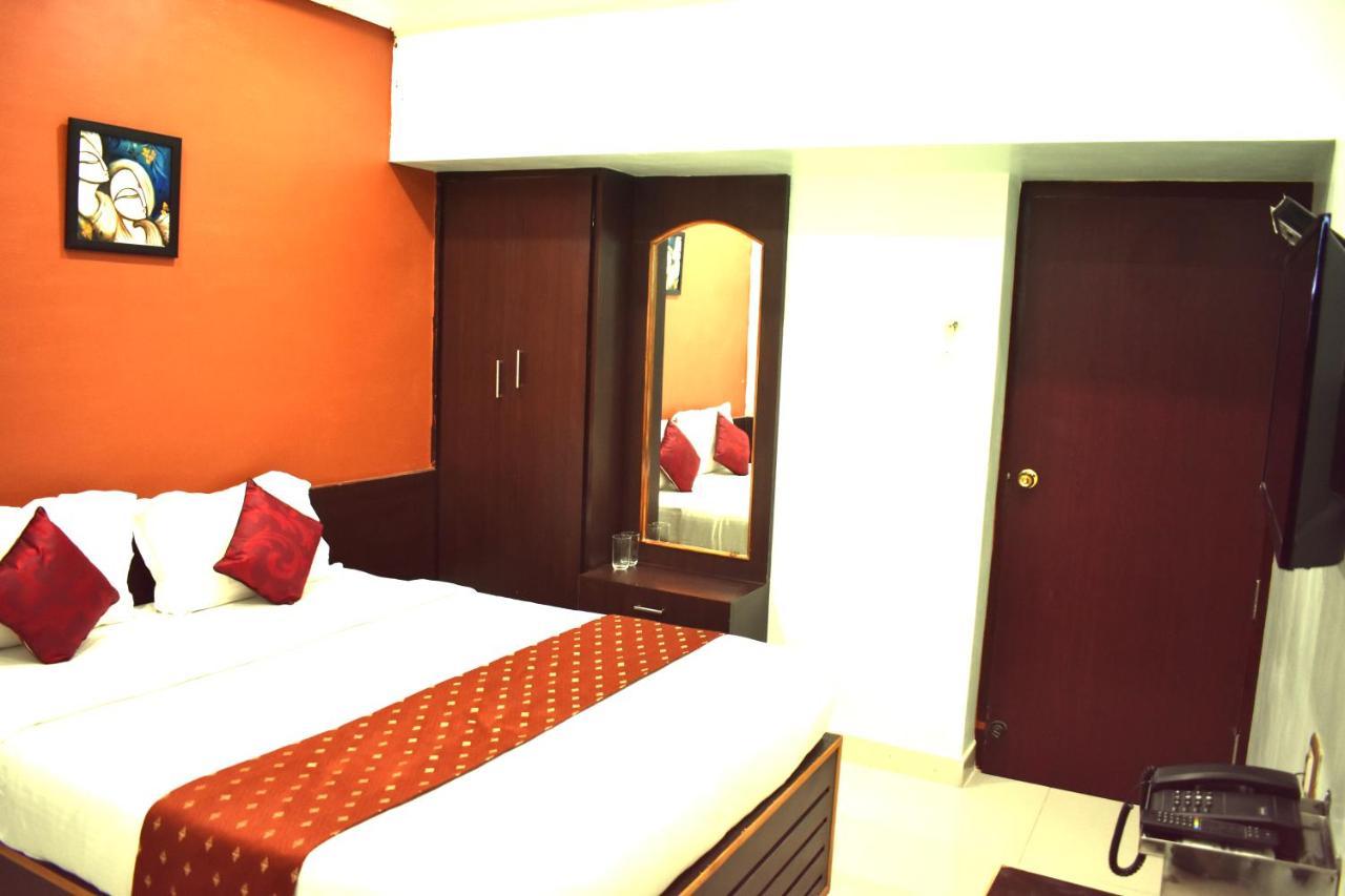 Hotel Apple Park Inn Tiruchirappalli Buitenkant foto